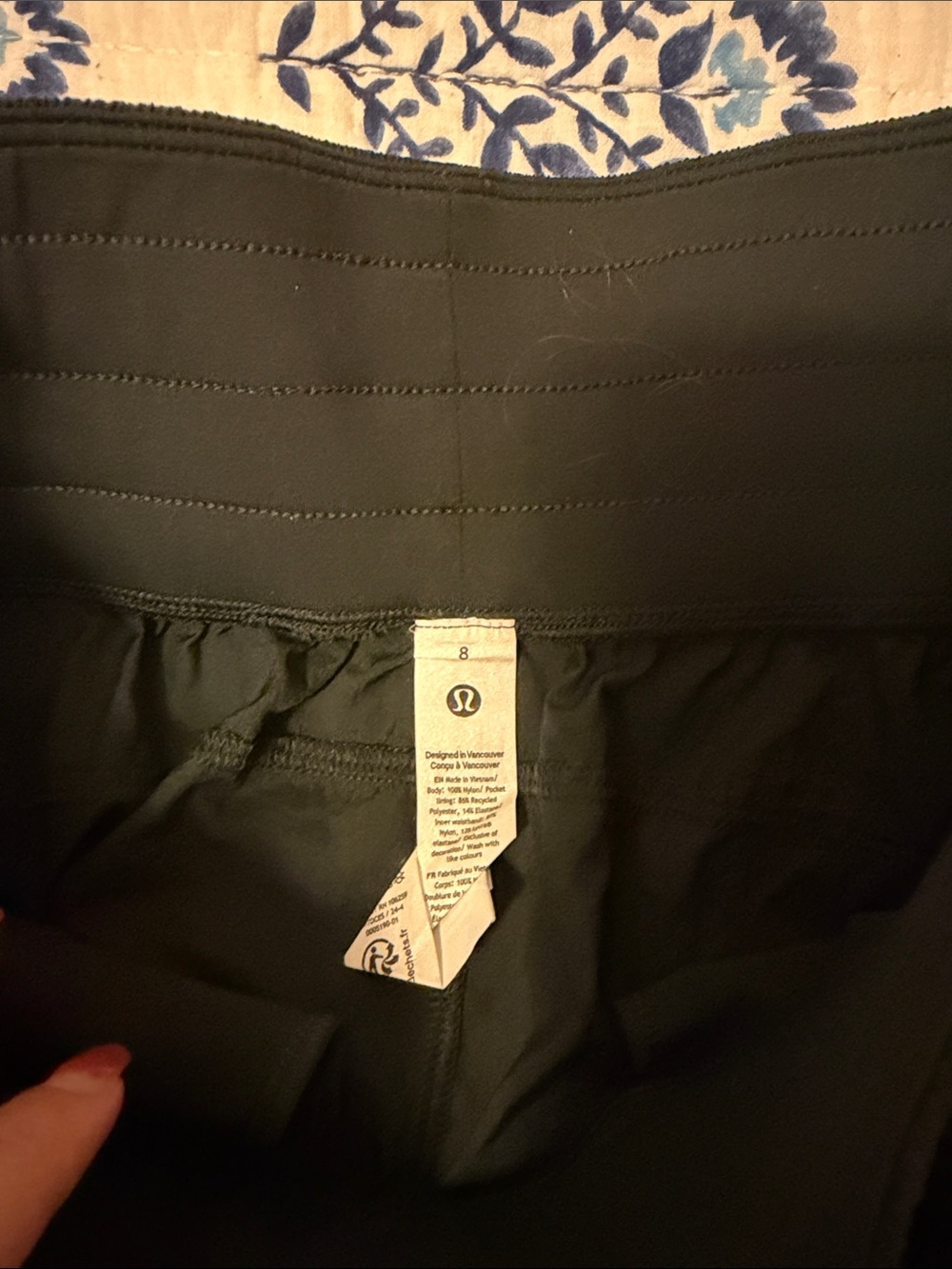 Lululemon athletica black logo shorts - Picture 4 of 5